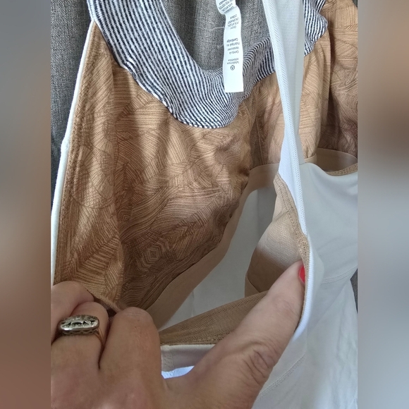 Lululemon Athletica Racer Back Tank Top White/Grey Sports Bra Built In Size 12 - Picture 4 of 5